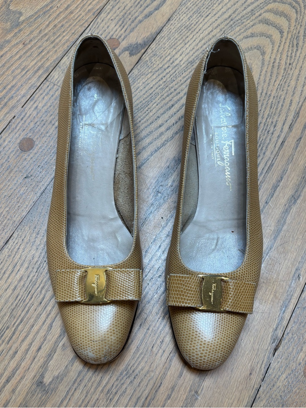 Salvatore Ferragamo Tan Vara Bow Leather Heels 10